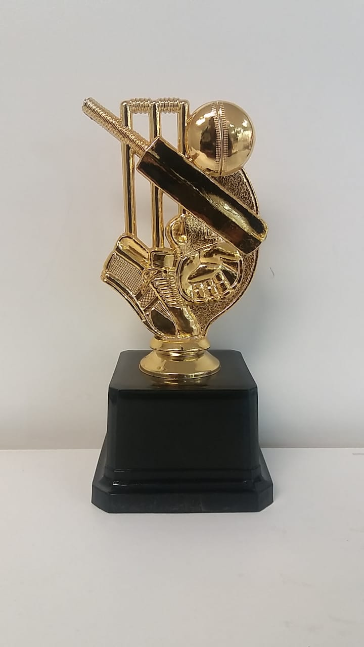 CR1A - CRICKET WICKETS TROPHY